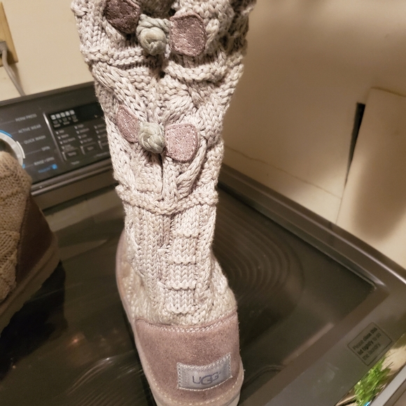 Grey clardy ugg boots - Picture 2 of 2